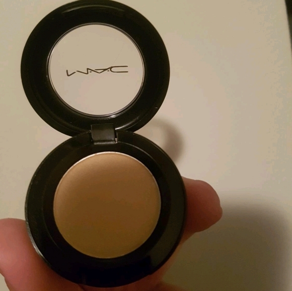 MAC eyeshadow~Ricepaper Frost - Picture 3 of 3